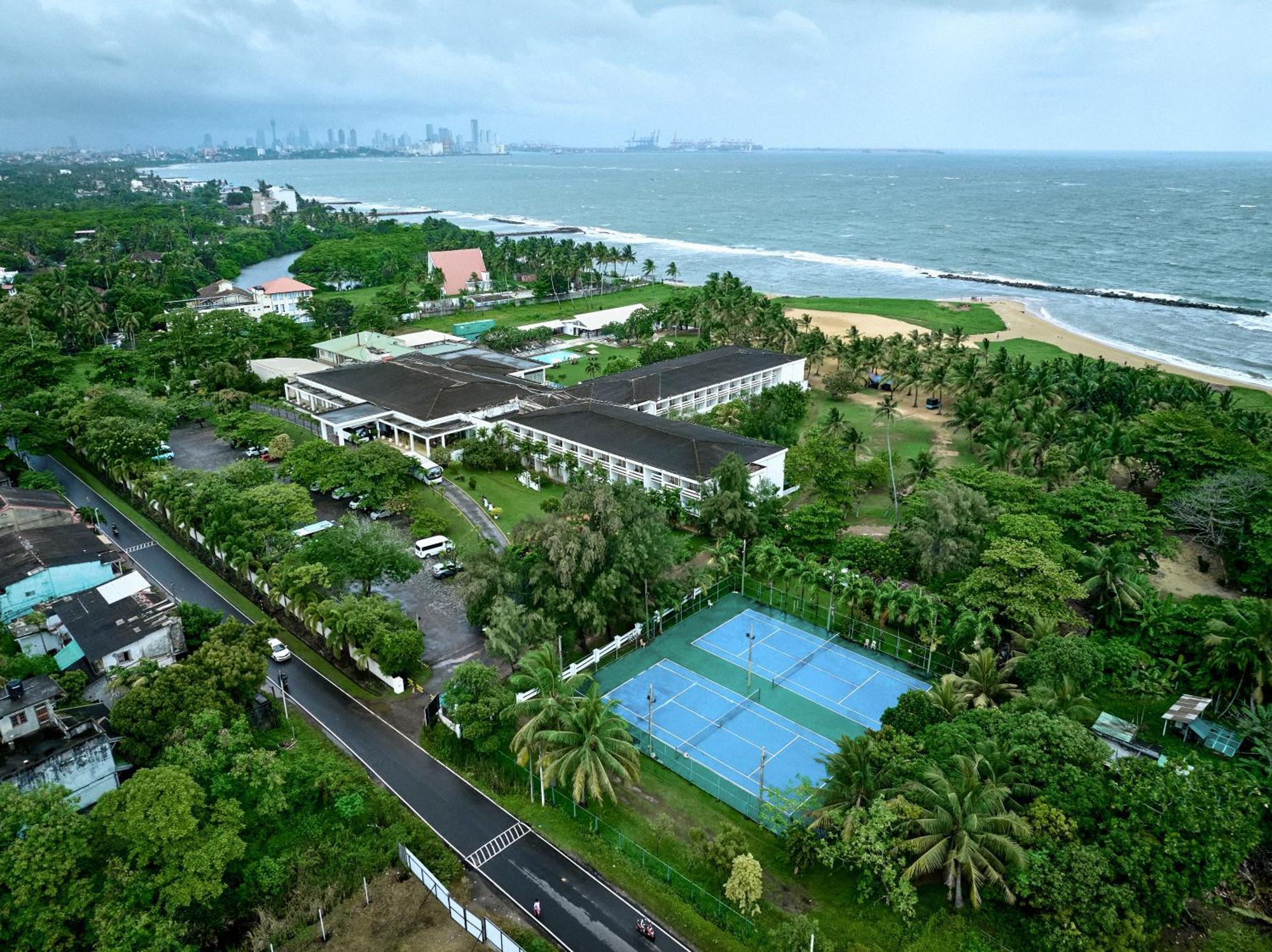 Pegasus Reef - A Beach Resort In Colombo Wattala Exterior foto
